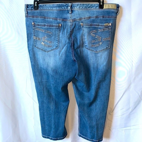 Seven7 Luxe Jean Capris - Picture 2 of 9